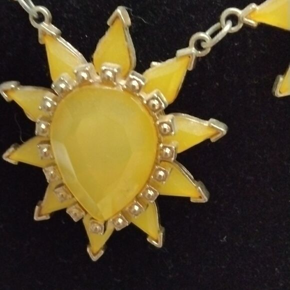 Vintage Costume Jewelry Set  - Picture 4 of 7